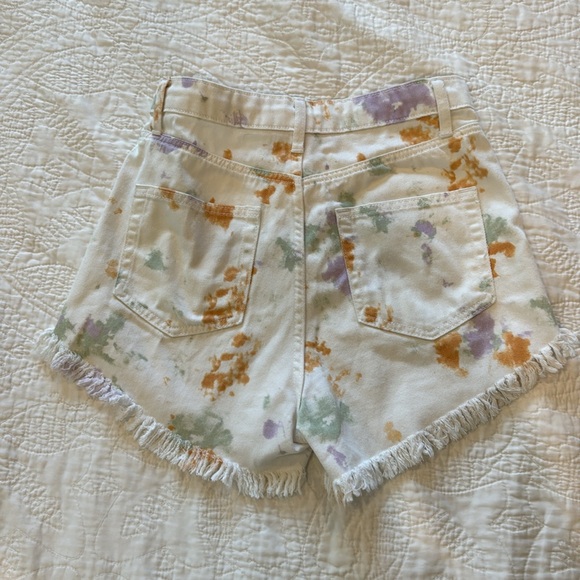 CLOSET CLEAROUT ✨ Wild Fable White Denim Shorts Size 2 - Picture 3 of 3